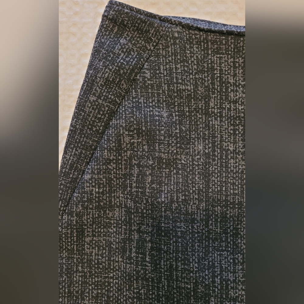 White House Black Market Skirt. Size 8 Gray & Black - Picture 5 of 7